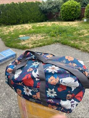 Kavu Floral Duffle Bag with 3 Large Pockets and one Large side size 30”x13”x15”